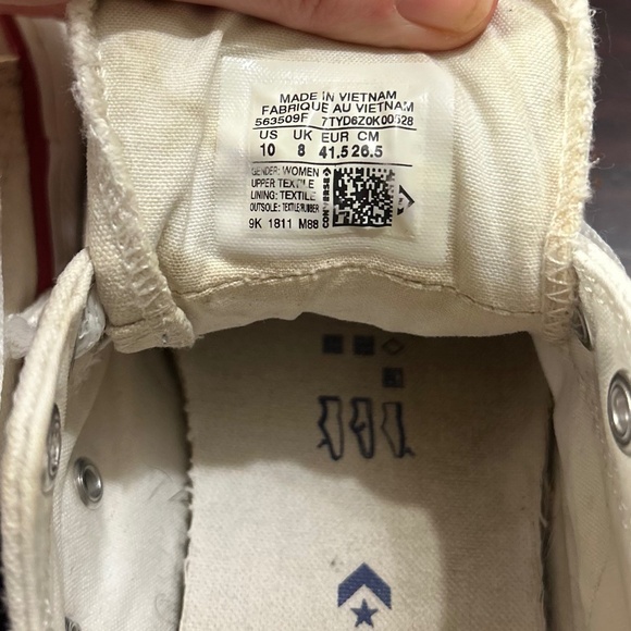 Chuck Taylor All Star Canvas Converse, Well Worn | Size 10 - Picture 4 of 8